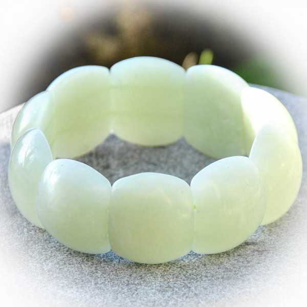 Jade gemstone bracelet