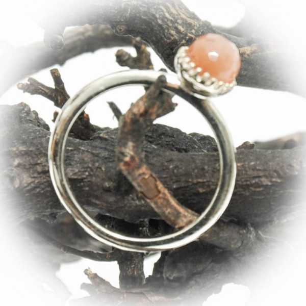 Mondstein orange Ring in Silber gefasst