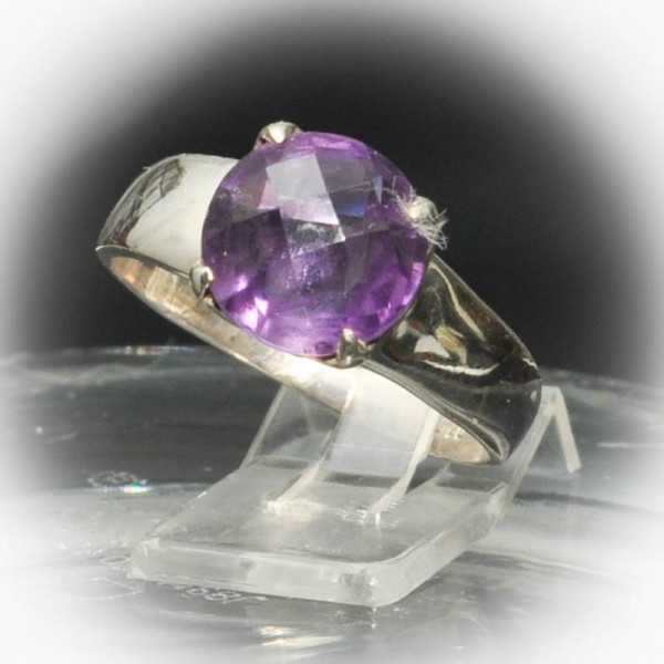 Amethyst Ring in Silber gefasst