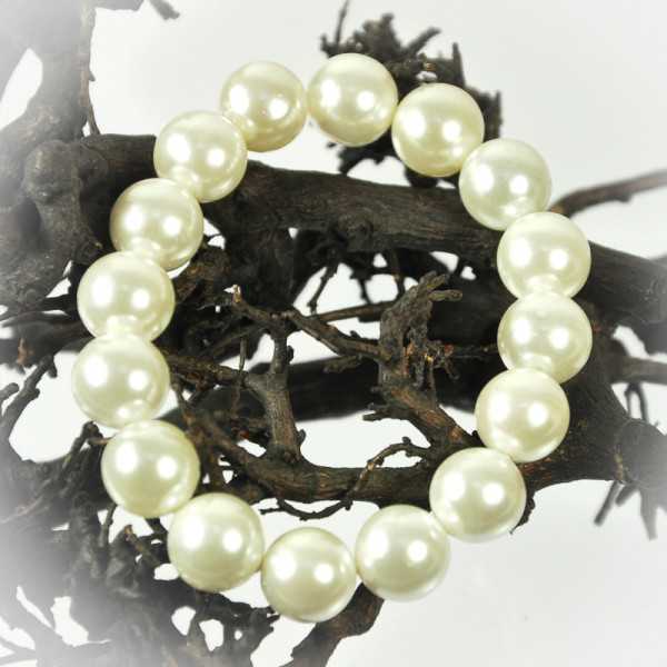 Shell beads bracelet white